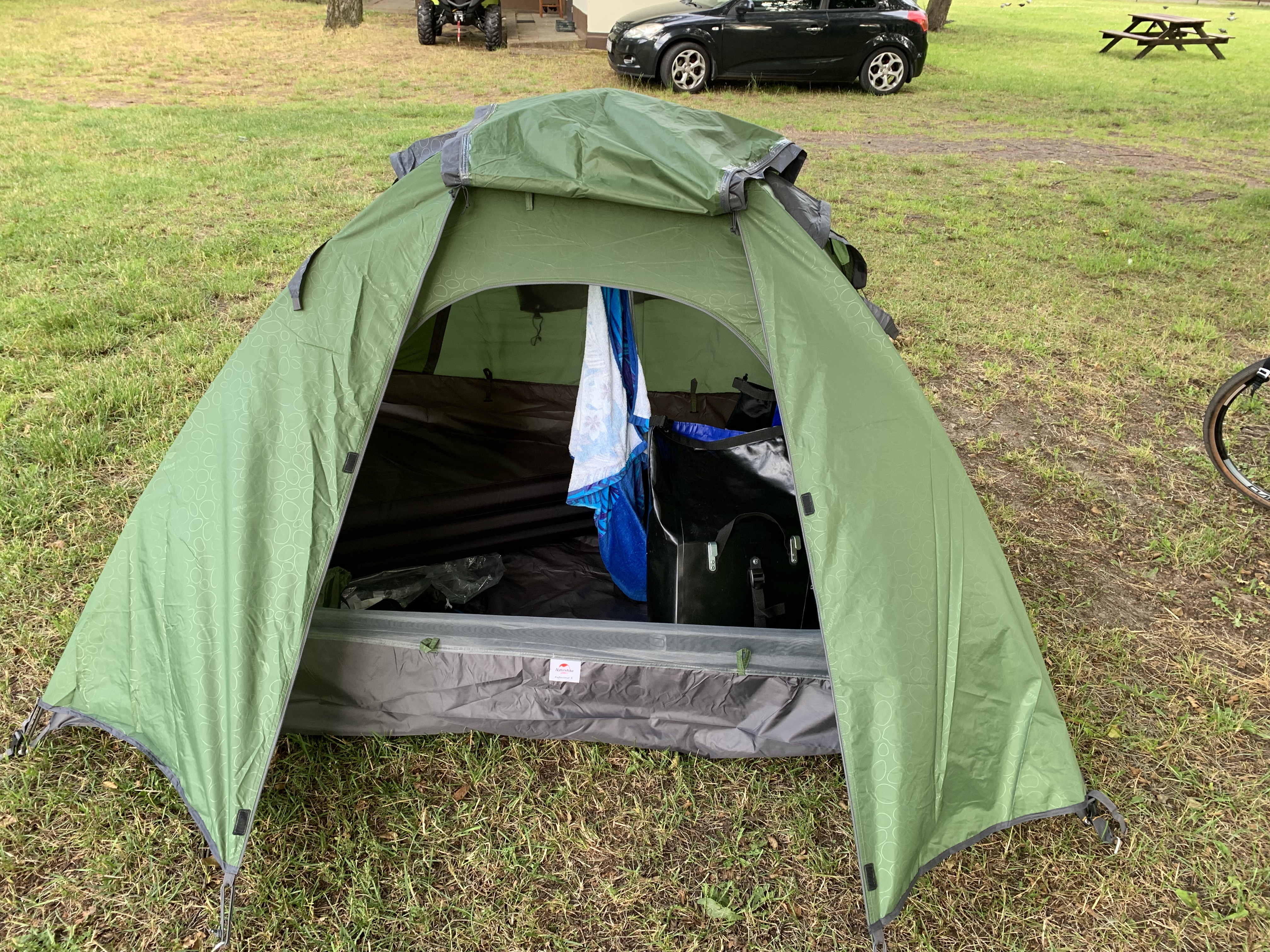 Compact tent for overnight stay